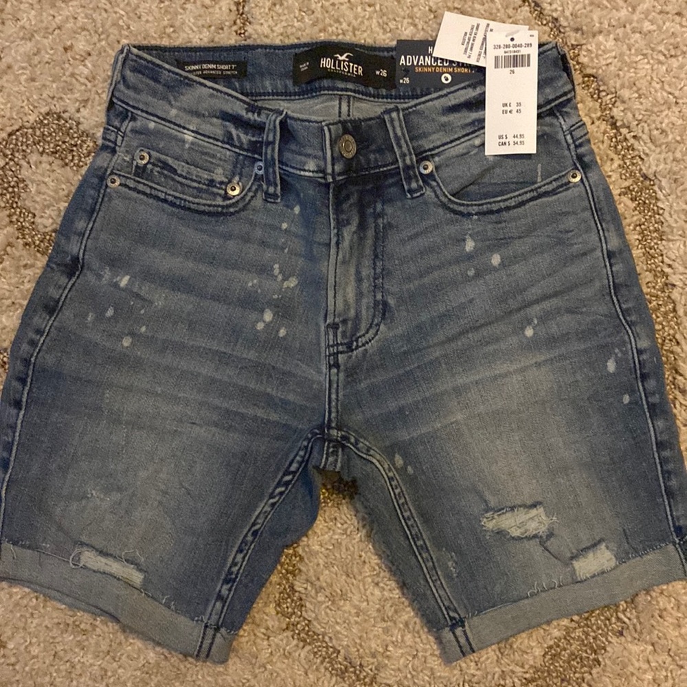 Hollister Advanced Stretch skinny denim short - 7". Distressed denim. W 26.